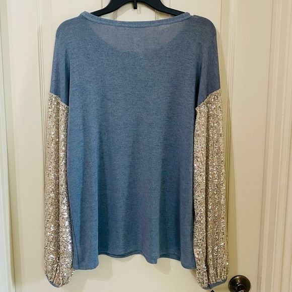 BiBi New Womens Size M Blue Top with Silver Sequin Balloon Sleeve - Picture 2 of 8